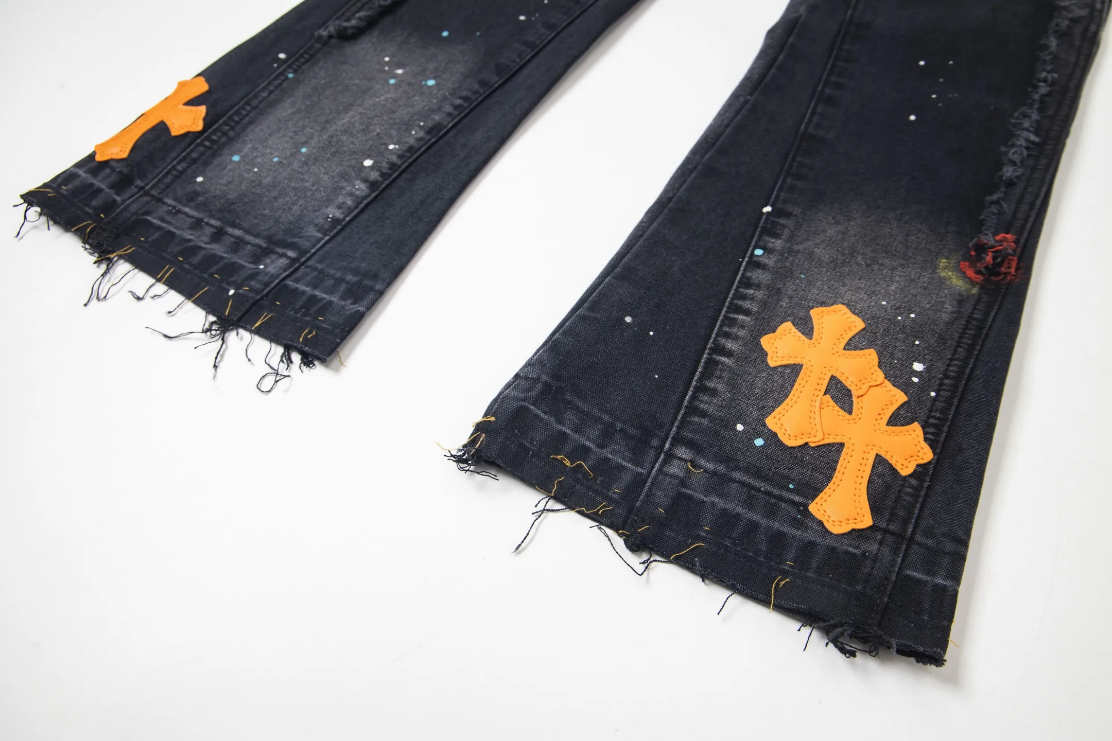 #8176 P260💰 Independent GALLERY DEPT. Vintage splash-ink splicing black and orange cross loose washed flared jeans - truly restore the ultimate vintage texture - original hardware accessories washed and other elevators, QR code analysis are all purchased from the original factory, high degree of restoration, you are welcome to compare with a certain product ~ - three-dimensional version Loose and comfortable, not picky about the figure, tall and slim, factory Seiko, original factory quality control, same style for men and women, can be matched with couples, versatile recommendation Essential jeans for all seasons - sizes: 28 30 32 34 36